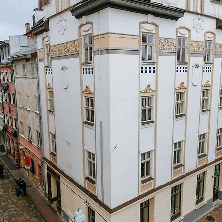 Ivana Fedorovycha 30, Street Apartment
