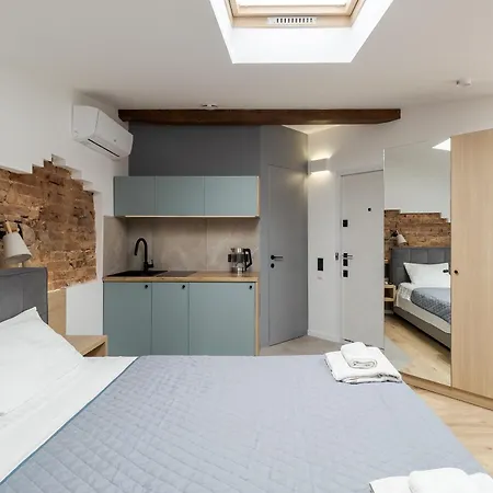 Ivana Fedorovycha 30, Street شقة