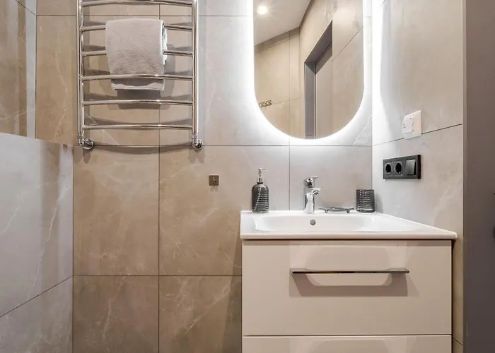 Ivana Fedorovycha 30, Street Apartament